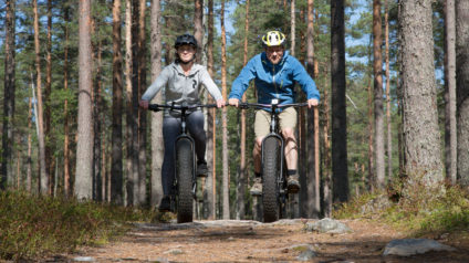 Lauhanvuori - Hämeenkangas kaksi fatbike pyöräilijää metsäreitillä