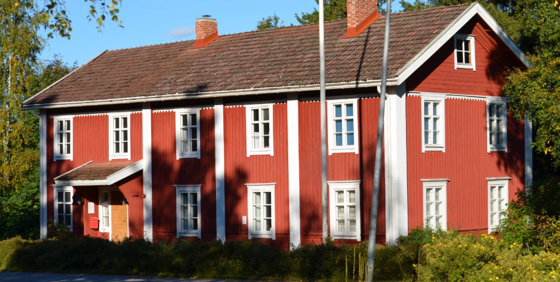 Lappajärven museo perinteisessä kaksfooninkisessa värityksessään