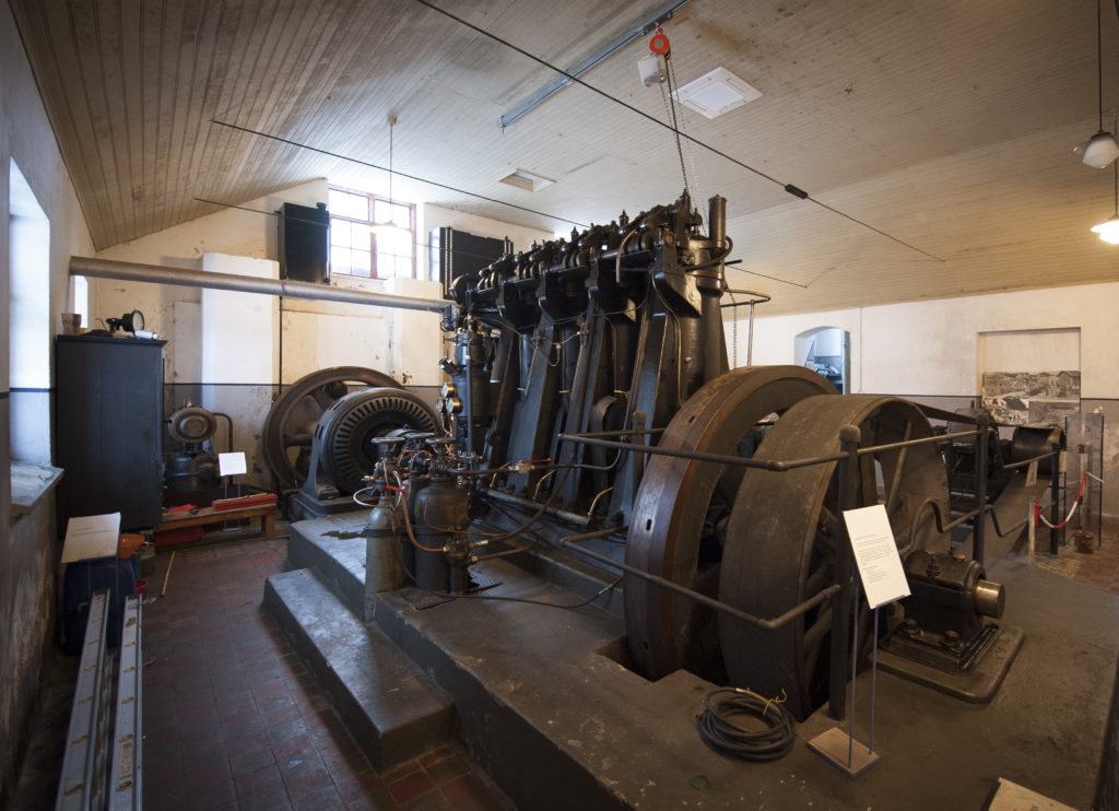 sähkölaitos museo vanha generaattori.