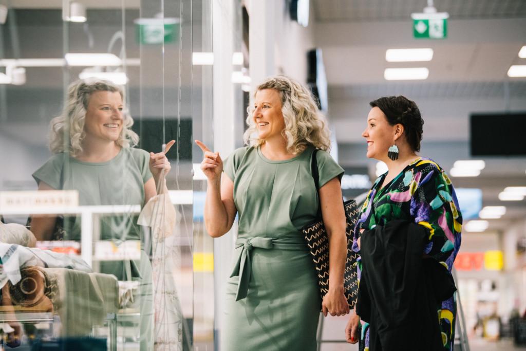 Shoppailijat Seinäjoen Ideaparkissa.